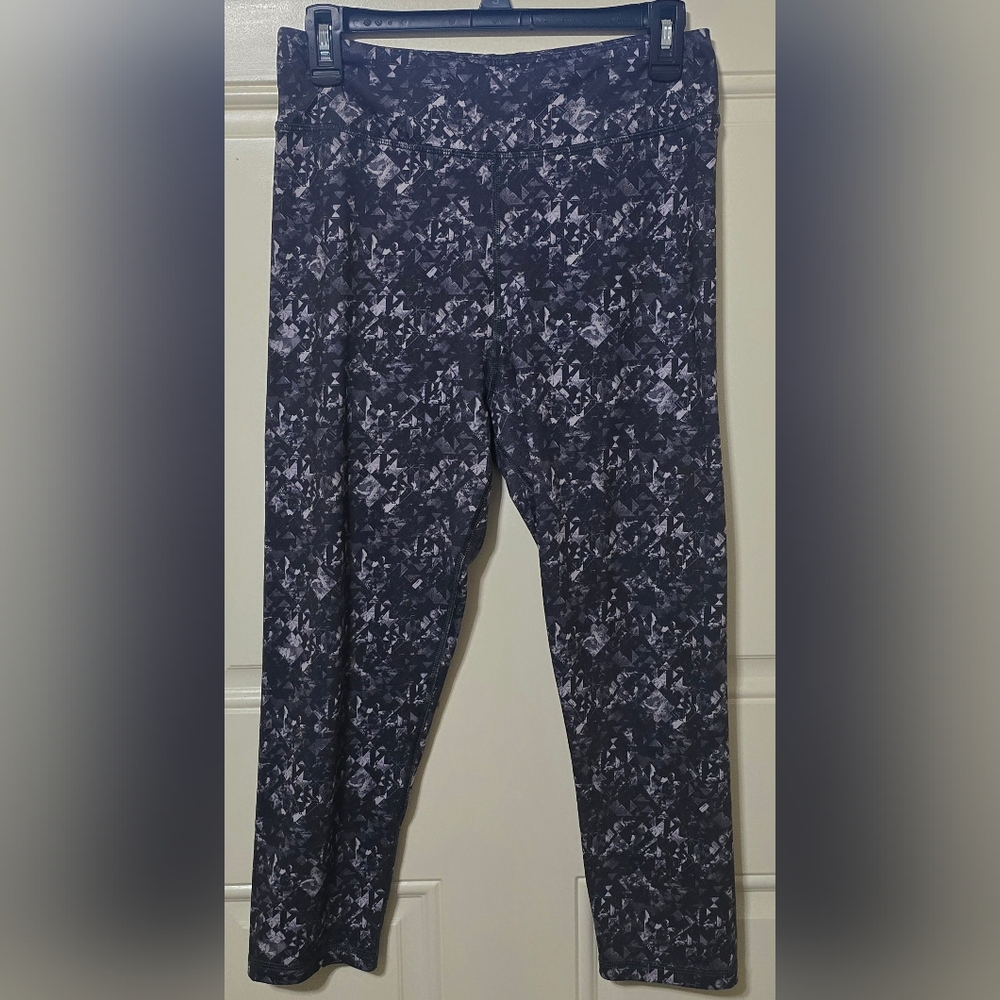 SO high-rise capri yoga leggings